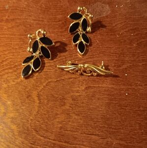 Elegant Black and Gold Leaf Earrings Vintage Jewlry Lot